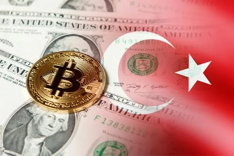 Physical version of Bitcoin is new virtual money and Turkey Flag. Foto stock