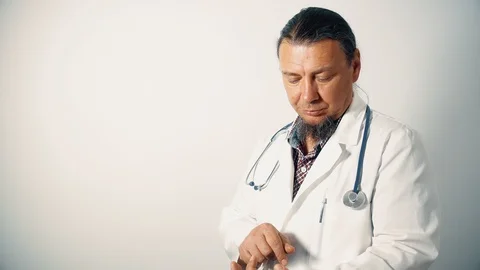 Physician holding a digital tablet looking at the camera 4K Stock-Footage 106449223
