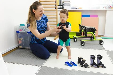 Physiotherapist selects right orthopedic solution for treatment of child's fo Photos