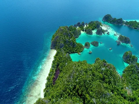 Pianemo Islands Stock-Footage 82931245