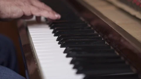 Pianist perfoming, Close up, Slow Motion shot with shallow depth of field Vídeos de archivo 106429195