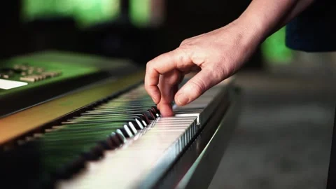 The pianist plays the keys 動画素材 132434516