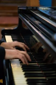Pianist's hands in close-up while playing the piano. Piano keys during a clas Foto stock