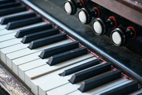 Piano keyboard background with selective focus. Piano, keyboard piano, side v Stock-Fotos