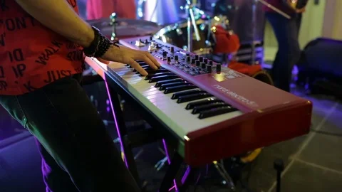 Piano Player On Stage 스톡 동영상 123700128