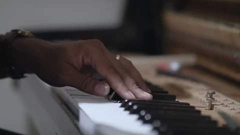 Pianotuner Testing Keys on a Piano 스톡 동영상 90458902