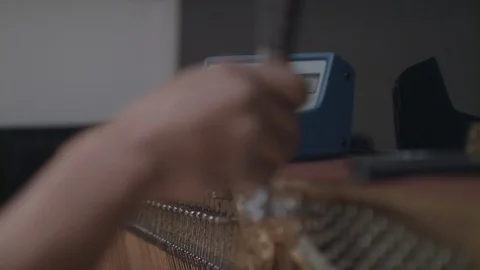Pianotuner Using an Electronic Tuning Device Видео 90459158