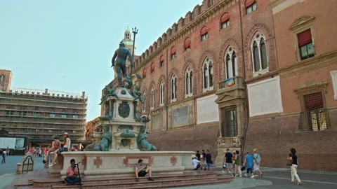 Piazza of Bologna surrounded by tourists. Stock Footage 237081361