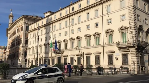 Piazza Colonna Square Rome 스톡 동영상 104817099