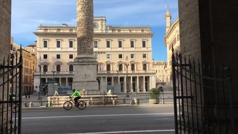 Piazza Colonna Square Rome - Palazzo Chigi Video stock 104817153
