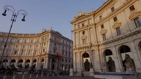 Piazza della Repubblica with unidentified people in Rome Vídeo Stock 66965420