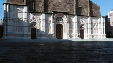 Piazza Maggiore in front of S. Petronio basilica. Post covid19 - phase two Video stock 132819788
