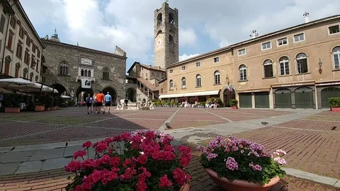 Piazza Vecchia in Bergamo Stock Footage 76550915