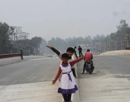 A pic of nice moment between the two sisters 스톡 사진