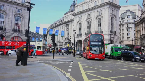Picadilly Circus on a sunny day Vídeo Stock 39797253