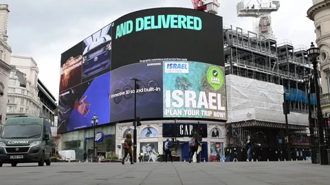 Piccadilly Circus slow motion. Stock Footage 153527106