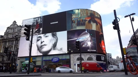 Piccadilly Circus Video Wall Advertisements Timelapse during Daytime in London Video stock 111369128