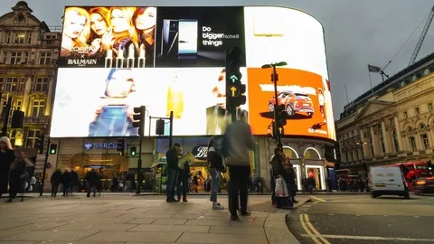 Piccadilly Lights giant screen Vídeos de archivo 83369954