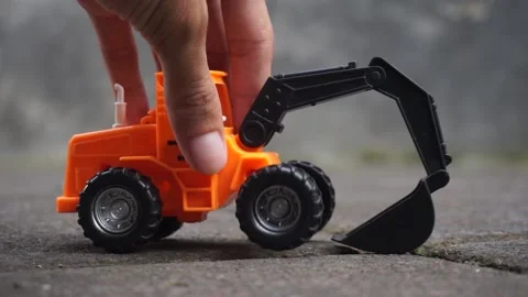 Pick up child's tractor toy. Видео 198679487
