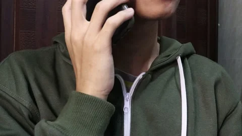 Pick up the phone Stock Footage 201817366