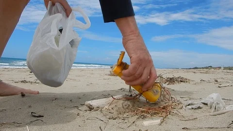 Pick up plastic pieces found on the beach to help environment 4610 Video stock 107951102