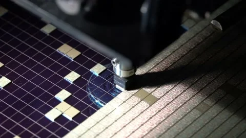 Pick up silicon die in die attach machine in semiconductor manufacturing Stock-Footage 167368265