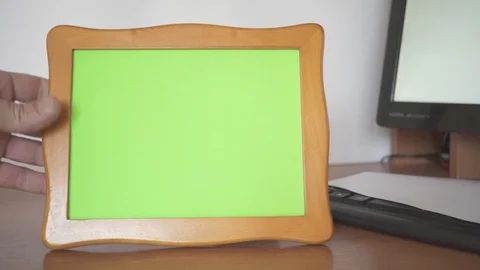 Pick up from the table and put back. Green screen in photo frame Vidéo 109549041
