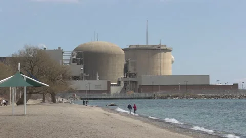 Pickering Candu nuclear power generating plant in Ontario Canada Vídeos de archivo 152604444