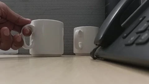 Picking up and putting down a drinking glass Vídeos de archivo 231743488