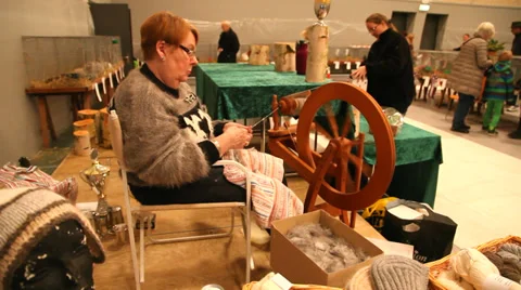 Picking the wool Video stock 36239366