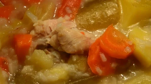 Pickle soup with chicken drumstick Vidéo 302133988