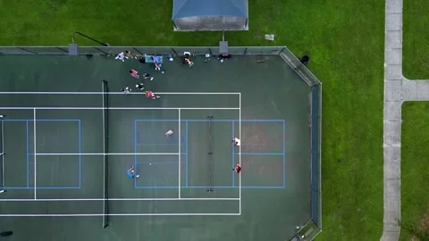 Pickleball day time drone shot single court reveal with group Vídeos de archivo 279846166