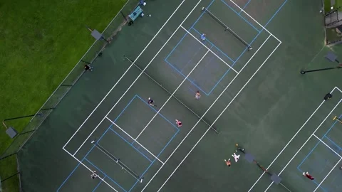 Pickleball day time drone shot spinning shot two courts Vídeos de archivo 279846212