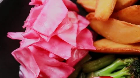 Pickled cabbage on a plate with vegetables and potatoes 库存影片 328185480