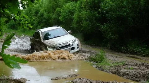 Pickup rides in the forest through mud and puddles 스톡 동영상 157054360
