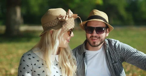 Picnic concept with vegetarian couple in park outdoor Video stock 59581543