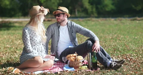 Picnic concept with vegetarian couple in park outdoor Video stock 59598176