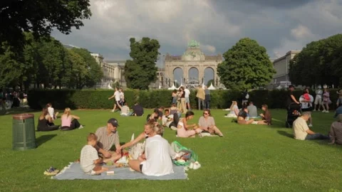 Picnic at the park Vídeos de archivo 281720111