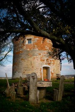 Picnic under a decorated deciduous tree in the background a stone windmill... Foto stock