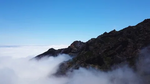 Pico Ruevo in Clouds 스톡 동영상 91088354