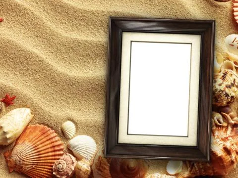 Picture frame on shells and sand background Foto stock