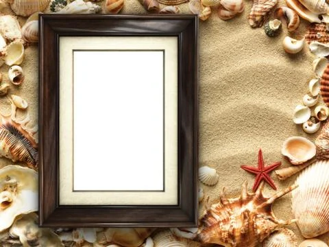 Picture frame on shells and sand background Stockfoto's