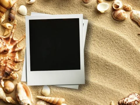 Picture frame on shells and sand background 스톡 사진