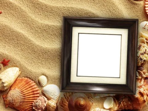 Picture frame on shells and sand background Stockfoto's