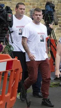 Picture Shows David Sharp (r) Leaving The Home Of Tia Sharp's Grandmother Christ 스톡 사진