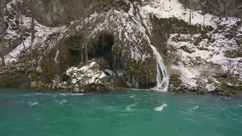 Picturesque mountain river in winter Stock Footage 147652227