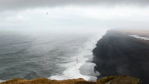 Picturesque panning view dramatic popular panorama to endless ocean black v.. Vidéo 238413631