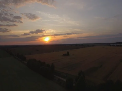 Picturesque sunset over fields #1 動画素材 80925587