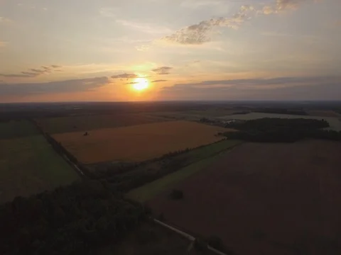 Picturesque sunset over fields #2 動画素材 80926700