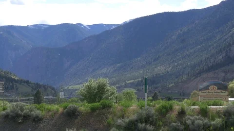 Picturesque valley in Canada. Vídeos de archivo 75722479